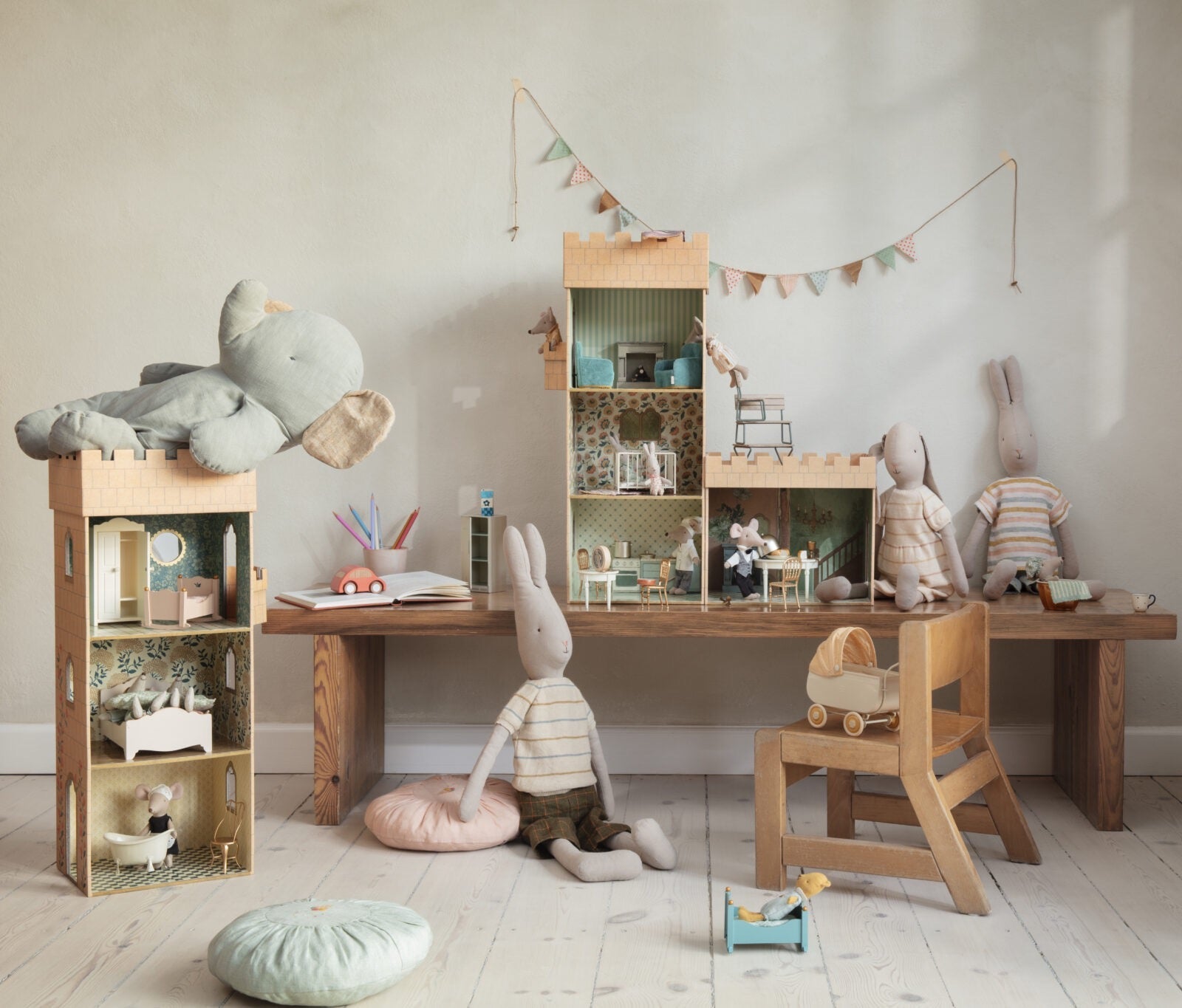 Dollhouse & Miniatures