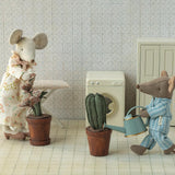 Iron And Ironing Board - Mouse